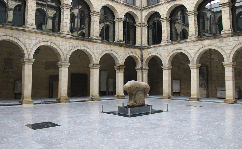 Mikeldi. Claustro © Euskal Museoa Bilbao