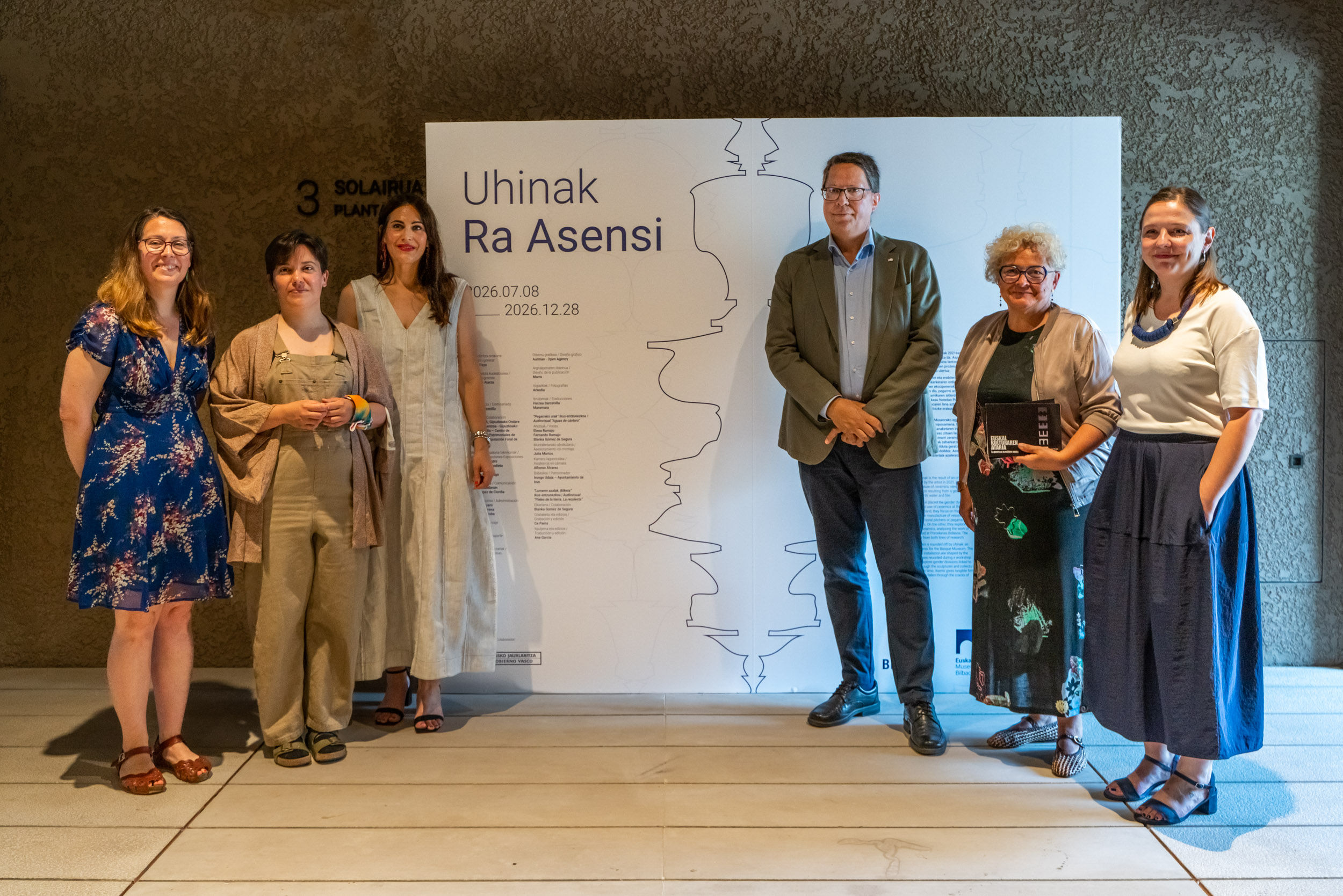Euskal Museoa Bilbaok «Uhinak» aurkezten du, Ra Asensiren erakusketa berria, Museoaren bildumaren irakurketa garaikidea sortzen duena